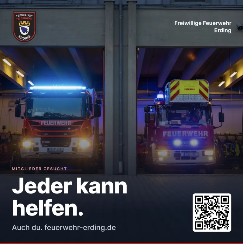 Social-Media-Motiv: zwei Feuerwehrfahrzeuge nachts, Schriftzug „Jeder kann helfen.“
